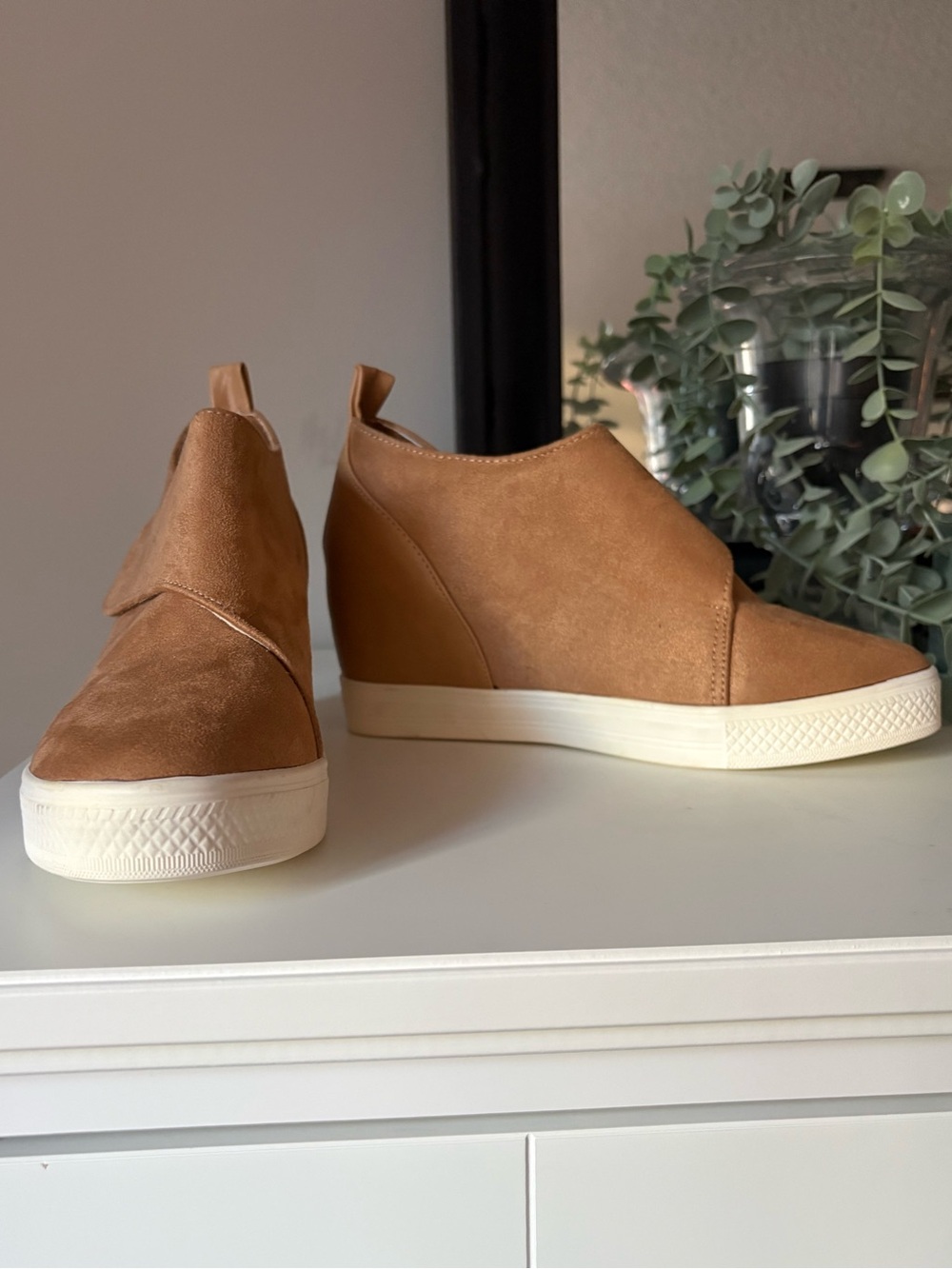 Ccocci Penelope Hidden Wedge Sneakers Tan Size 8 Like New